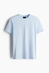 Remera de cuello redondo y manga corta, confeccionada en punto de algodón liviano con bajo recto y corte estándar.