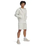 Campera deportiva con capucha color gris claro, con cierre frontal y bolsillos laterales. Tiene puños y cintura elastizados.