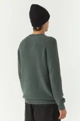 Sweater marrón liso de algodón con cuello redondo y costuras a contratono.