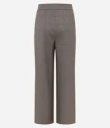 Pantalón de corte wide leg confeccionado en tejido punto roma con estampado de cuadros. Presenta cintura estructurada, cierre delantero y bolsillos laterales embutidos.