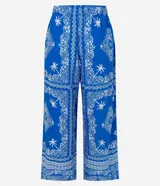 Pantalón pantacourt de viscosa con estampado paisley en tonos azules y blancos, cintura alta elástica.