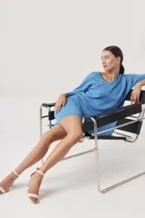 Short biker de punto metalizado color negro, con cintura alta y ajuste al cuerpo.