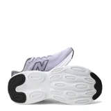 Championes de running New Balance modelo 411, color lila con detalles en gris y suela blanca con refuerzo negro en la puntera. Presentan el logo N característico en los laterales y cierre mediante cordones.