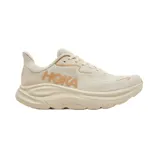 Championes de running Hoka Clifton 10, color beige con detalles y logo en tono tostado, diseñados con suela de gran amortiguación y capellada de malla transpirable.