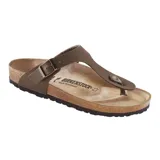 Sandalia tipo ojota Birkenstock modelo Gizeh, con capellada de material sintético en color marrón, plantilla anatómica de corcho y suela de goma.