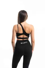 Calza deportiva negra de tiro alto.