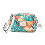Bandolera rectangular Extra Large con estampado tropical de hojas en tonos naranja, turquesa y blanco. Cuenta con correa regulable de cuero sintético blanco, cierre superior y placa metálica con logo de la marca en el frente.