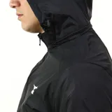 Campera deportiva Diadora de color negro, con capucha ajustable, cierre frontal completo y puños elásticos. Presenta el logo de la marca estampado en el pecho.