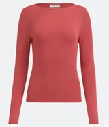 Suéter de punto acanalado color ladrillo, con cuello barco y mangas largas.