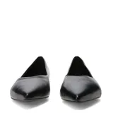 Zapatos de mujer Bottero color negro, de punta fina, diseño clásico y taco cuadrado bajo.