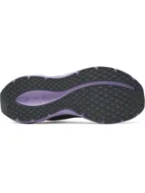 Championes de running Under Armour modelo W Ascend, color negro con entresuela en tono violeta. Presentan parte superior de malla transpirable con refuerzos en el mediopié, plantilla suave y amortiguación Charged+ Cushioning en la mediasuela.