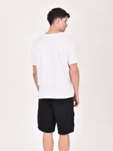 Remera blanca de mangas cortas con estampa de la ciudad de Nueva York.