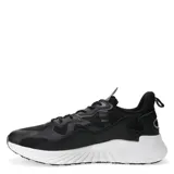 Championes deportivos de hombre en color negro, con diseño de paneles superpuestos en material sintético y malla, cierre mediante cordones y suela blanca con relieve estriado.