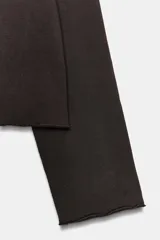 Sudadera de algodón con cuello barco y mangas largas acampanadas con terminación evasé. Presenta un diseño minimalista con bajo recto y bordes sin costuras visibles.