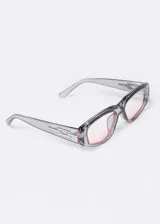 Lentes de sol negros con forma rectangular y protección UV 400.