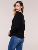 Buzo tejido liviano de calce holgado color celeste, con escote bote y mangas tipo dolman.
