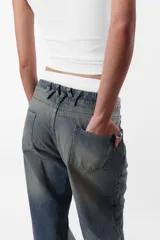 Tanga cavada de tiro alto con elástico para mejor ajuste. Cintura ancha con elástico interno.