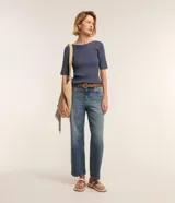 Blusa básica de punto Marfinno, color marfil, de corte ajustado, con elegante escote bote y mangas cortas.