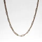 Collar corto de acero quirúrgico con baño de oro rosa y eslabones grandes.