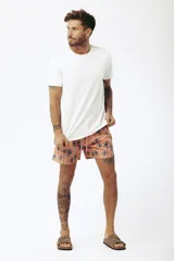 Short de baño con estampado tropical de hojas y loros, con cordón ajustable en la cintura.