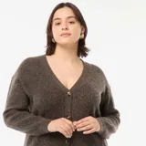 Cárdigan marrón de punto de canalé con cuello en V y cierre frontal con botones.