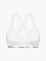 Bralette deportivo de Calvin Klein con relleno, confeccionado en mezcla de algodón y modal. Presenta copas sin costuras, tiras cruzadas en la espalda y banda elástica inferior con el logo de la marca.
