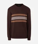Suéter de punto Marfinno con cuello redondo y mangas largas. Presenta un diseño de rayas horizontales en tonos marrones y beige sobre una base de color marrón oscuro.
