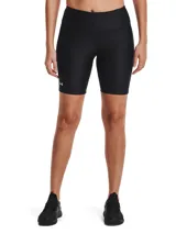 Calza corta tipo biker Under Armour, confeccionada en tejido HeatGear ultraligero que absorbe el sudor y se seca rápidamente. Presenta un diseño de talle alto con cintura elástica, costuras planas ergonómicas para evitar rozaduras y bolsillo frontal integrado.