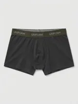 Boxer clásico de algodón en color negro, con cintura elástica en tono verde militar que incluye la inscripción de la marca en contraste.