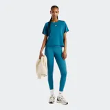 Remera deportiva New Balance Infinity Propel, color azul, de manga corta, con cuello redondo y el logo de la marca estampado en el pecho.