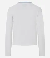 Blusa de pijama de manga larga confeccionada en tejido rib acanalado color blanco. Presenta cuello redondo en tono celeste contrastante y una estampa localizada de un osito cariñosito en el pecho.