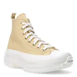 Championes de caña alta Converse Run Star Hike, color beige con suela de plataforma dentada en color blanco. Presentan cordones blancos, ojales metálicos dorados y puntera de goma reforzada.