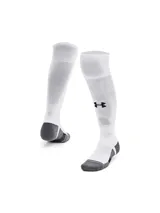 Medias deportivas de caña alta Under Armour, diseñadas para fútbol. Presentan un diseño técnico con paneles de malla para mayor transpirabilidad, soporte de arco integrado y amortiguación en el pie y talón. Color blanco con detalles en gris y logo negro.