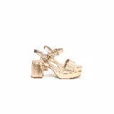 Sandalias de fiesta color oro, confeccionadas en cuero, con taco ancho alto, plataforma delantera, tira frontal y pulsera con hebilla regulable.