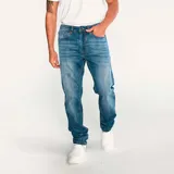 Jeans de hombre, corte slim, color azul claro desgastado (light stone). Presenta cierre de cremallera y botón con logo CAT, diseño de cinco bolsillos y costuras en tono naranja.