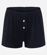 Conjunto de pijama compuesto por una musculosa básica de tejido rib acanalado y un short corto con cintura elástica y detalle de botones frontales.