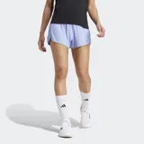 Shorts cortos de entrenamiento Adidas de tiro alto, color celeste pálido, con tejido de punto acanalado y aberturas laterales.