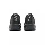 Championes urbanos EA7 Emporio Armani modelo Infinity Neo, color negro con diseño de líneas curvas y logo estampado en el tejido. Presentan una suela técnica con aberturas laterales que proporcionan amortiguación y un estilo moderno.
