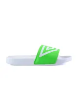 Ojotas blancas con tira ancha verde flúor y logo Umbro estampado en blanco.