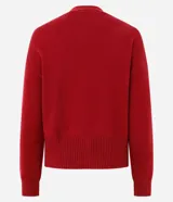 Cardigan de punto color rojo con escote en V y cierre frontal de botones. Presenta un diseño con pliegues frontales que aportan textura y aplicaciones de flores en relieve en uno de los hombros.