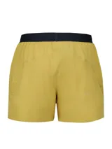 Short de entrenamiento Under Armour, color amarillo lima, con diseño ligero y duradero. Presenta aberturas laterales en el bajo para mayor movilidad, perforaciones láser para transpirabilidad y bolsillos laterales. Confeccionado en tejido elástico en cuatro direcciones que absorbe el sudor.