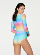 Malla enteriza de manga larga con cierre frontal, confeccionada en tela con estampado degradado multicolor.