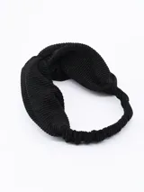 Vincha de tela plisada color negro con nudo central.