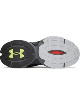 Championes Under Armour modelo UA Arc 96, de diseño chunky y futurista. Combinan tonos grises, negros y plateados con detalles en naranja vibrante, azul y verde lima. Tienen capellada de malla con superposiciones de cuero y paneles laterales translúcidos, lengüeta asimétrica y una suela de goma prominente y arqueada con tecnología de amortiguación.