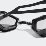 Lentes de natación Adidas modelo Ripstream, con montura de silicona moldeada de color negro y lentes transparentes con tratamiento antivaho. Presentan un diseño geométrico y correa dividida ajustable.