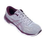 Championes de running Asics modelo Gel-Pacemaker 2, color gris con detalles en violeta y suela blanca. Confeccionados en malla transpirable con tecnología de amortiguación en el talón.