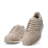 Championes Miss Carol modelo Classy Acordonado, color beige con entresuela blanca y suela dentada. Confeccionados en material sintético con detalles de costuras pespunteadas y cordones tono sobre tono.