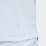 Remera deportiva Adidas de manga corta y cuello redondo, color celeste claro con logo de la marca estampado en el frente en tonos azules. Confeccionada con tecnología Climacool para absorción y secado rápido.