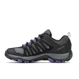 Calzado de trekking Merrell Crosslander 3, color negro con detalles en violeta y gris, con parte superior de ante y malla transpirable, puntera protectora y suela de goma con tracción duradera.