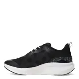 Championes deportivos Umbro de diseño urbano, confeccionados en combinación de material textil y sintético. Presentan una base de color negro con suela blanca de plataforma, cordones al tono y logo de la marca en el lateral.